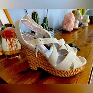 Banana Republic fabric cream color platforms